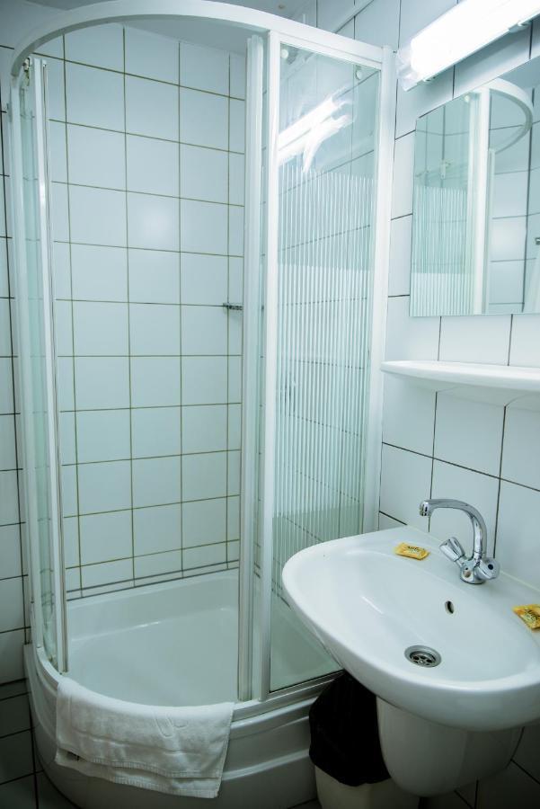 Miedzynarodowy Dom Spotkan Mlodziezy W Oswiecimiu Esterno foto