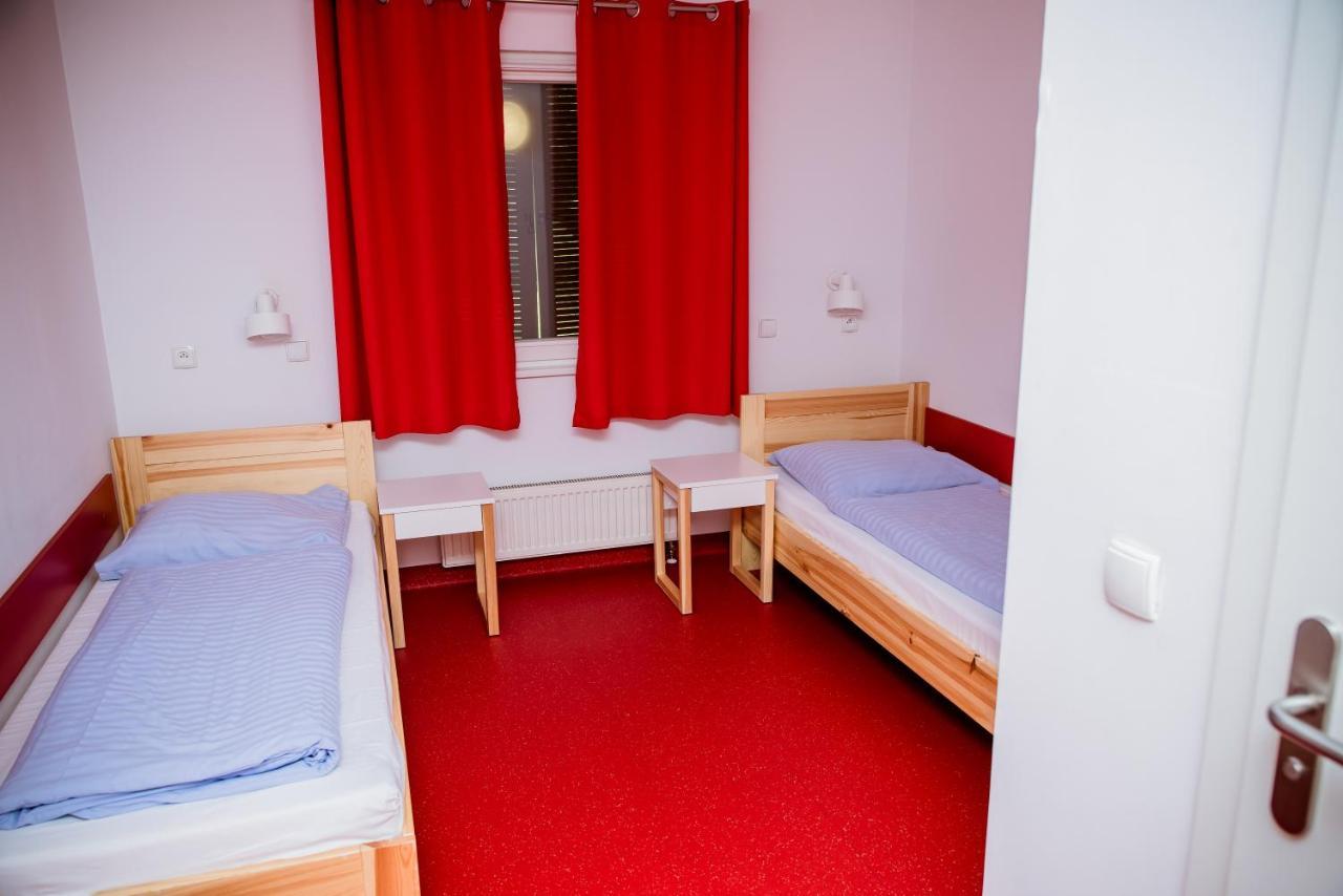Miedzynarodowy Dom Spotkan Mlodziezy W Oswiecimiu Esterno foto