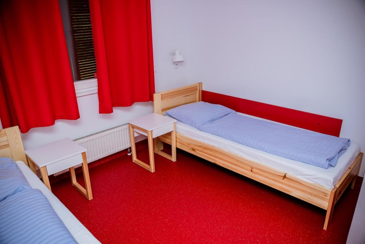 Miedzynarodowy Dom Spotkan Mlodziezy W Oswiecimiu Esterno foto