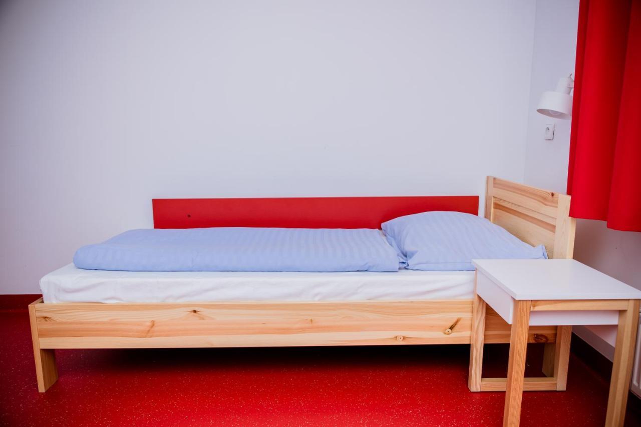 Miedzynarodowy Dom Spotkan Mlodziezy W Oswiecimiu Esterno foto