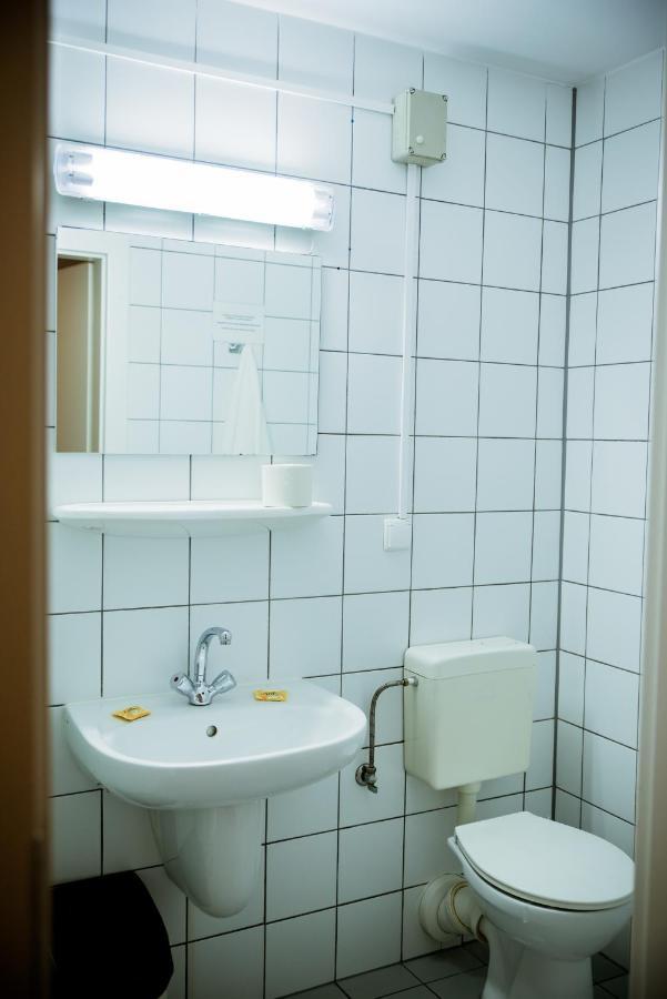 Miedzynarodowy Dom Spotkan Mlodziezy W Oswiecimiu Esterno foto