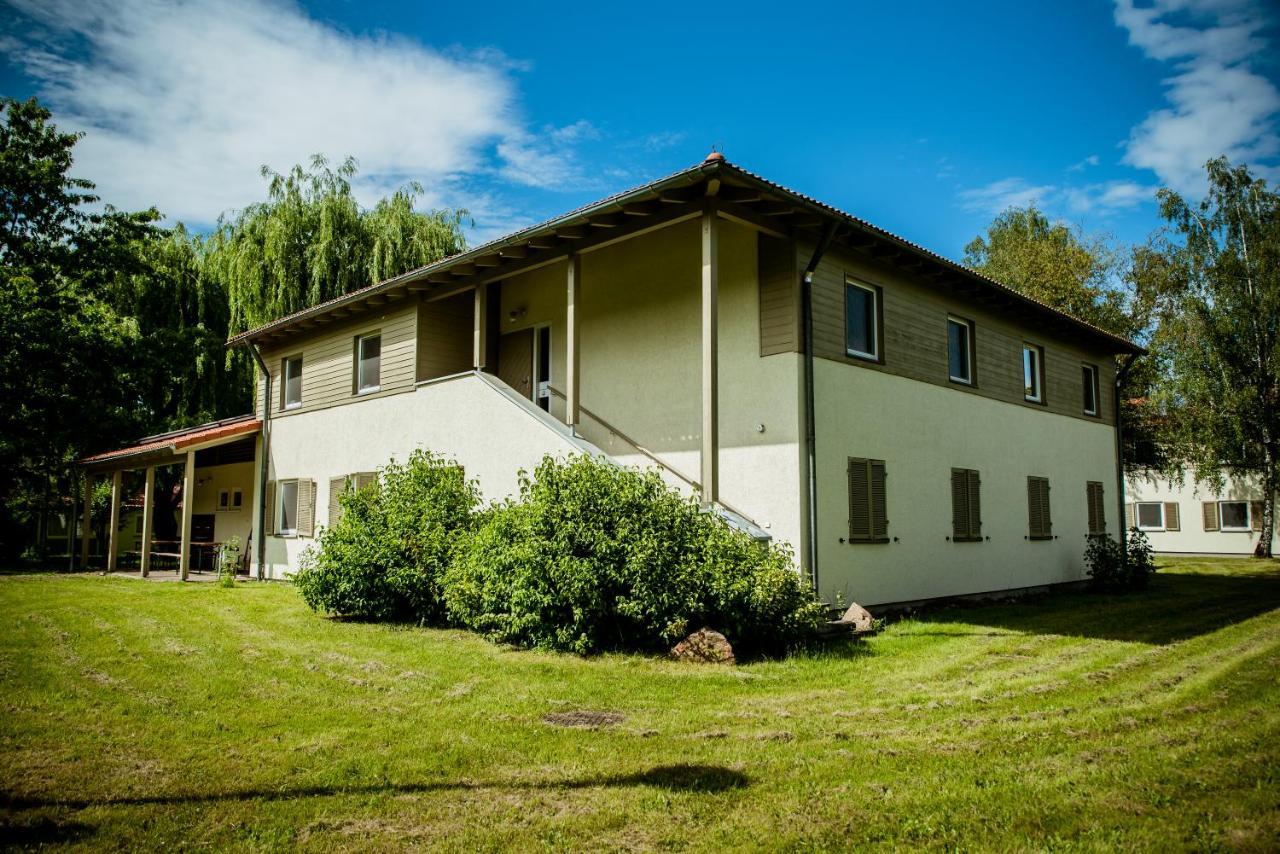Miedzynarodowy Dom Spotkan Mlodziezy W Oswiecimiu Esterno foto