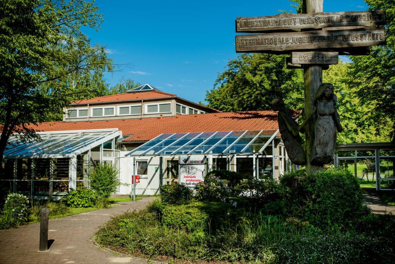 Miedzynarodowy Dom Spotkan Mlodziezy W Oswiecimiu Esterno foto